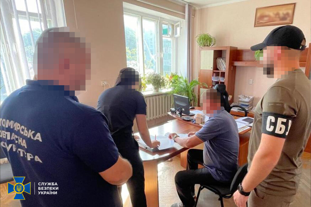 Розтрата бюджетних коштів при облаштуванні могил Героїв у Звягелі