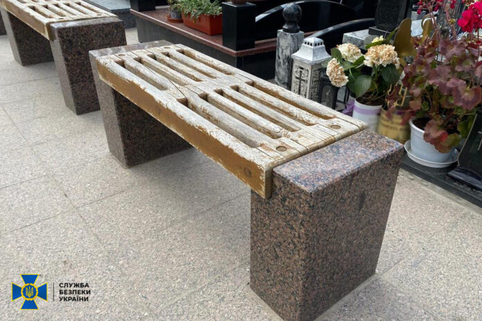 Розтрата бюджетних коштів при облаштуванні могил Героїв у Звягелі