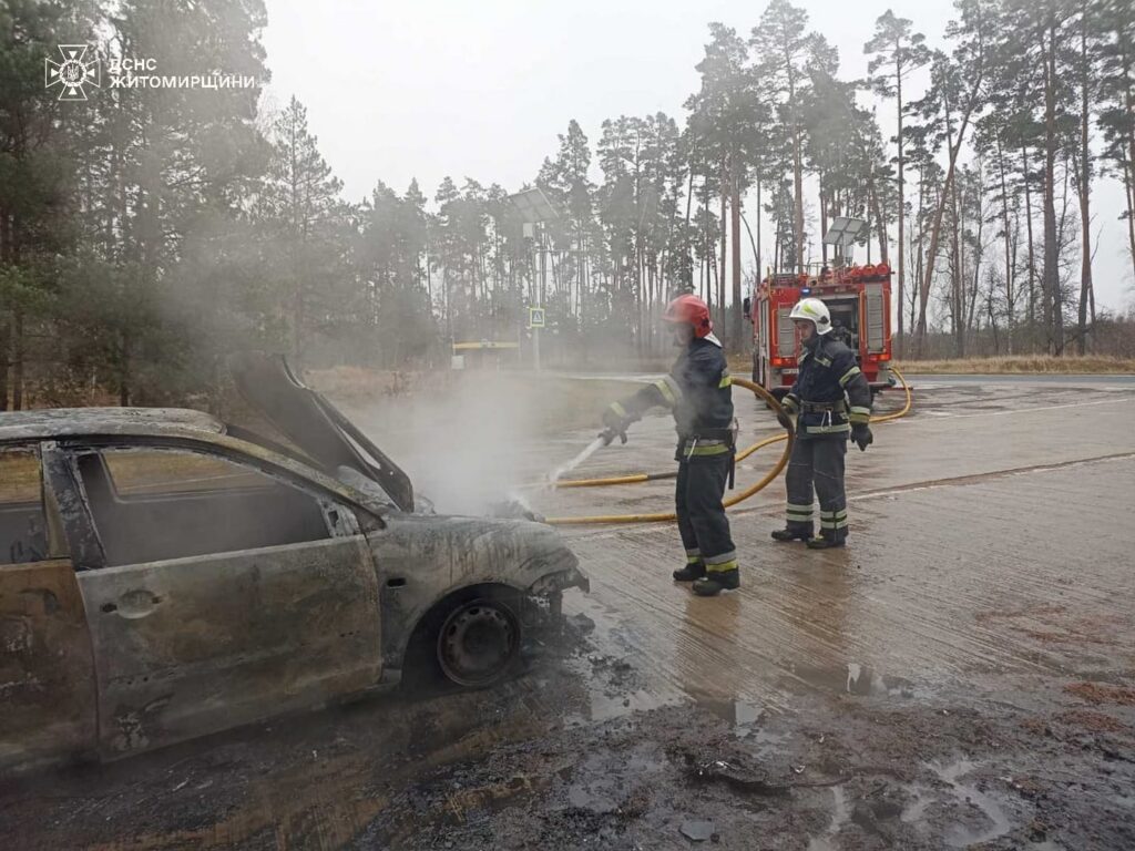 пожежа легковика Білий Берег