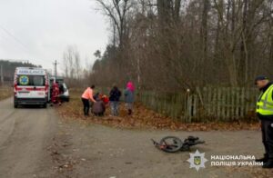 Трагедія на Малинщині: під колесами авто загинув 7-річний хлопчик