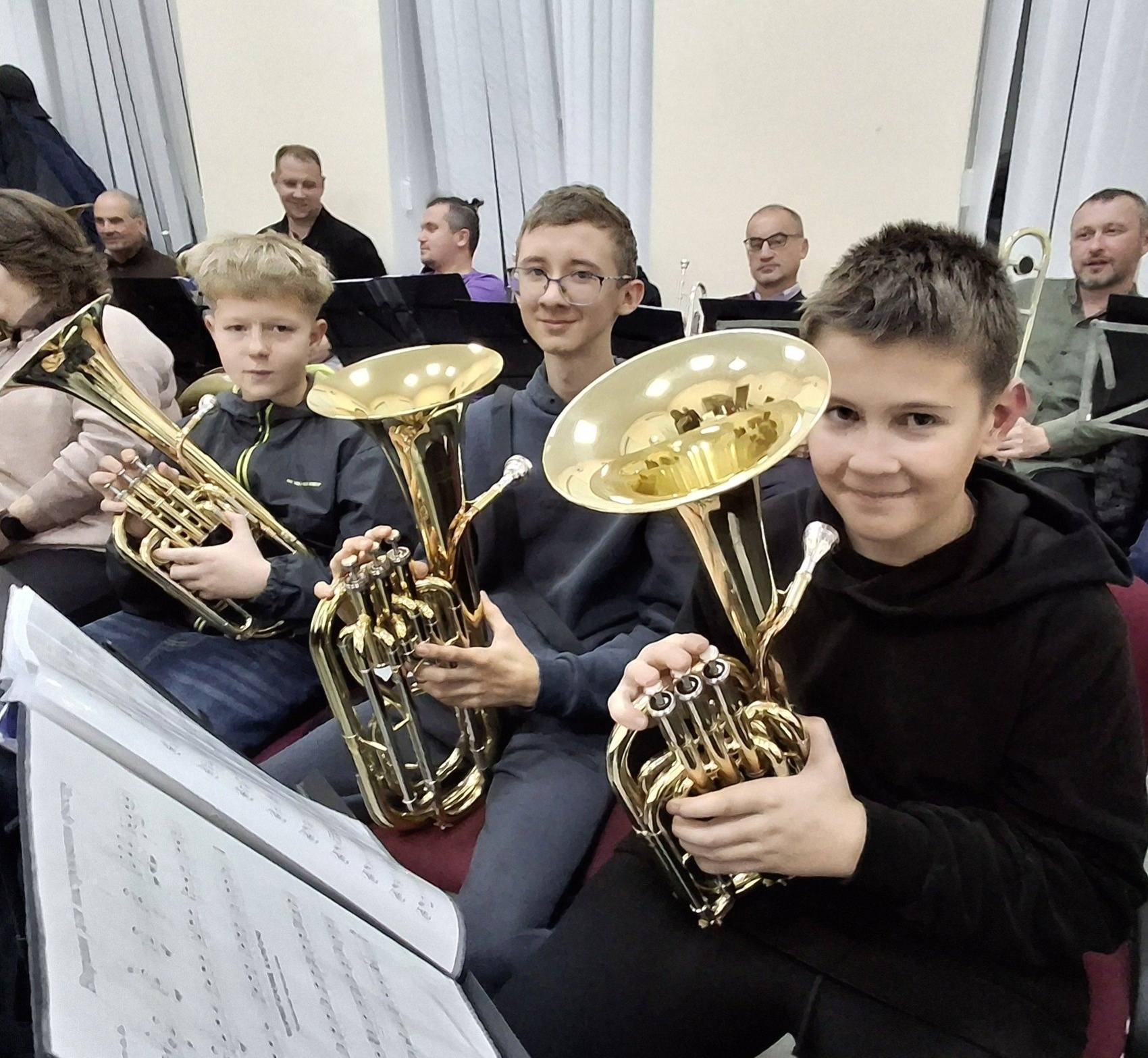 Малинський духовий оркестр отримав 11 нових інструментів від громади