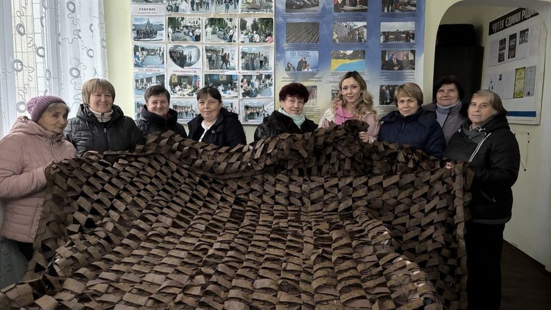 Сітка за сіткою: як жінки з Малинщини без упину допомагають фронту