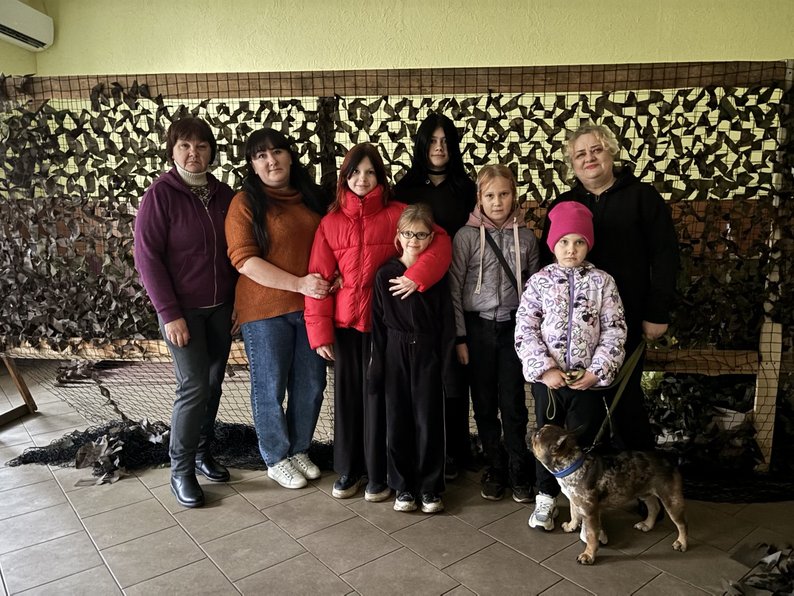 Сітка за сіткою: як жінки з Малинщини без упину допомагають фронту