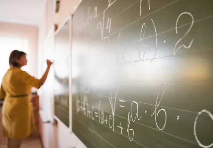 Зарплати педагогів з 1 січня зростуть на 30%