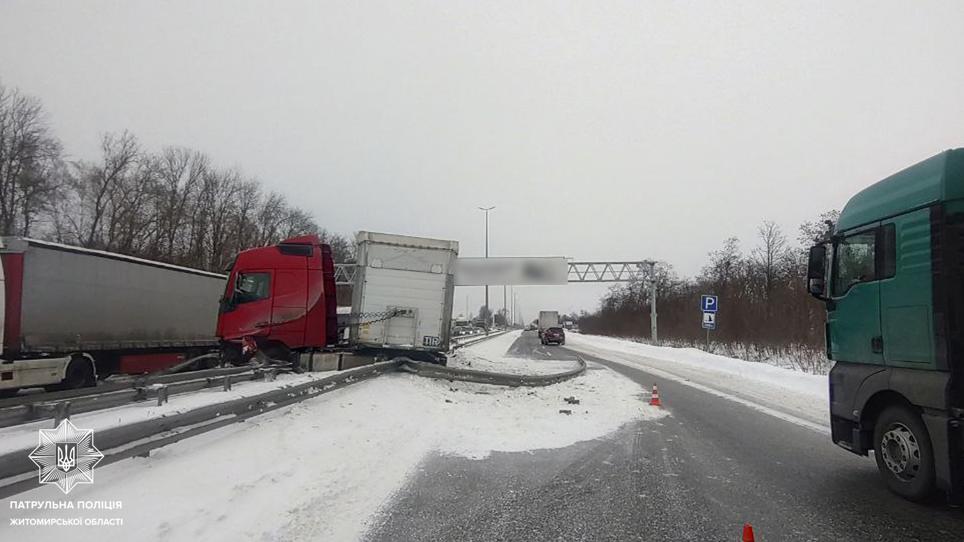 ДТП на «Варшавці»: рух транспорту організували реверсом