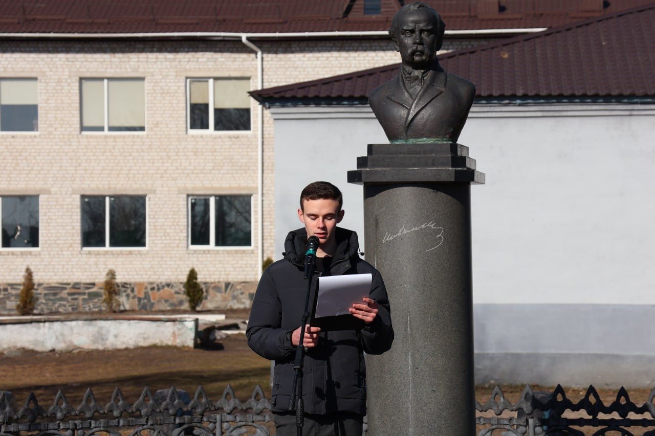 Вшанували Шевченка: у Малині відзначили 212-ту річницю з дня народження Кобзаря....