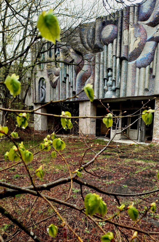 Весна у Прип’яті: місто розквітає крізь бетон і тишу. ФОТО