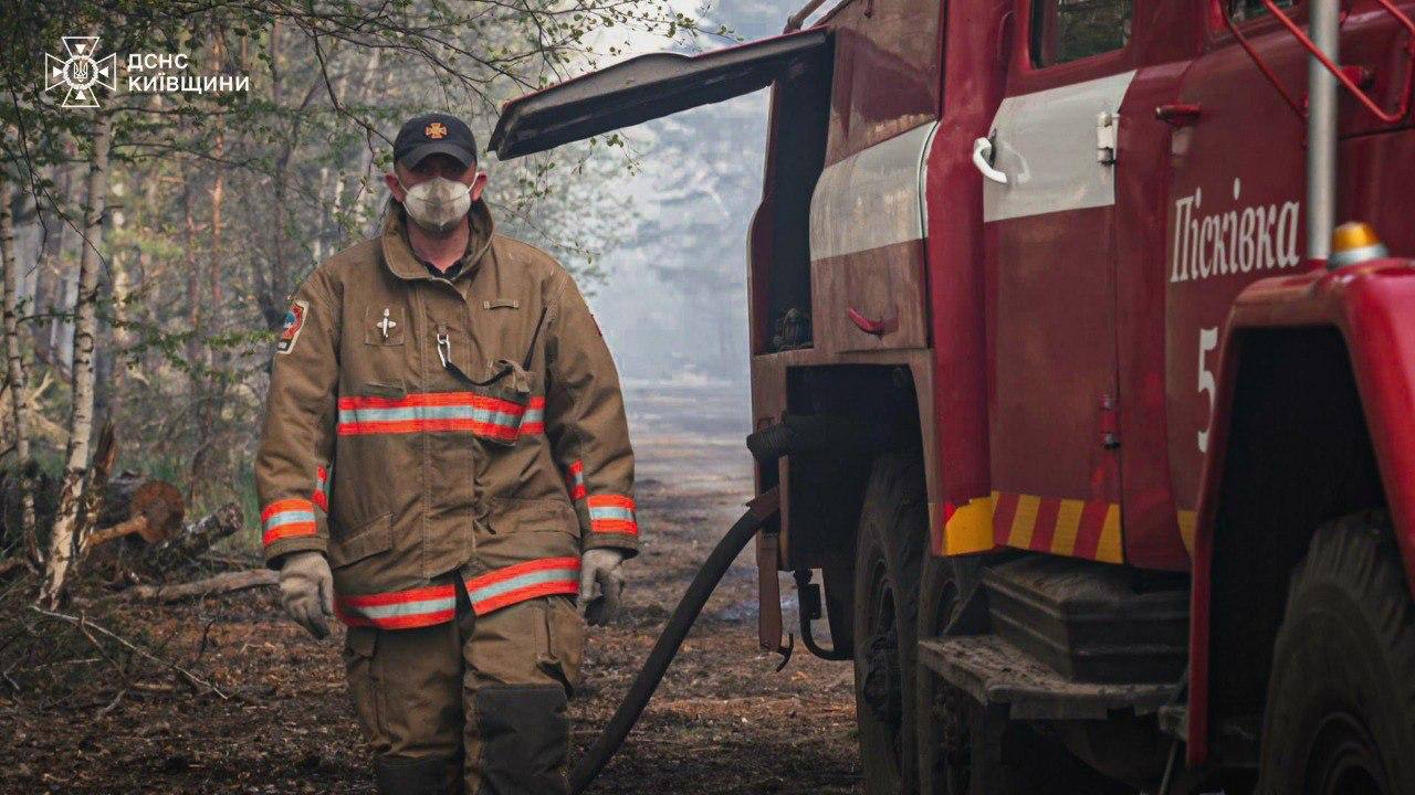 У Чорнобильській зоні гасять масштабну пожежу: вогонь охопив понад 1100 га...