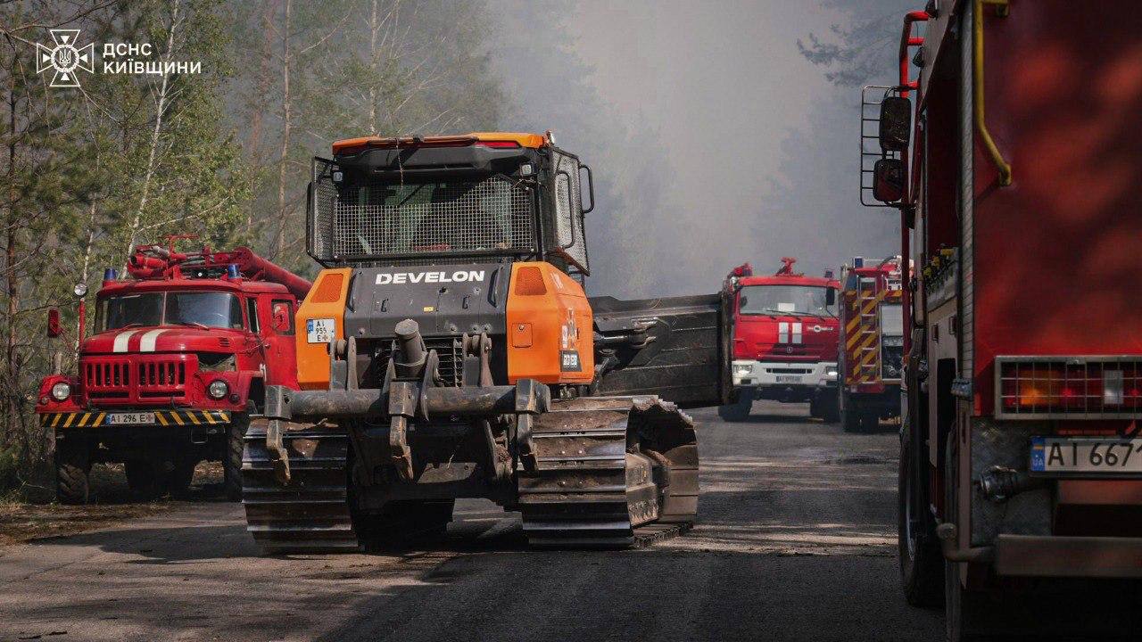 У Чорнобильській зоні гасять масштабну пожежу: вогонь охопив понад 1100 га...