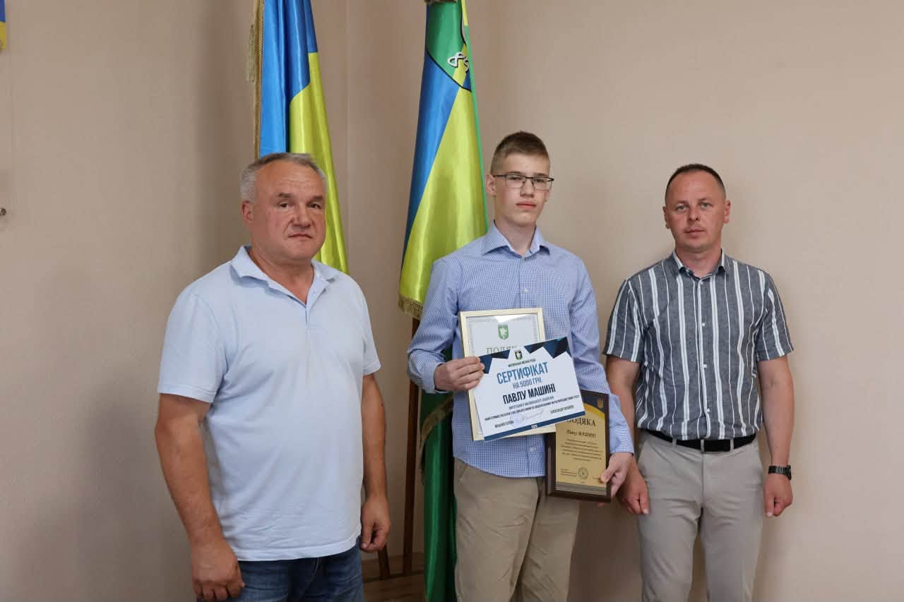 У Малині відзначили випускників, які набрали 200 балів на НМТ з...