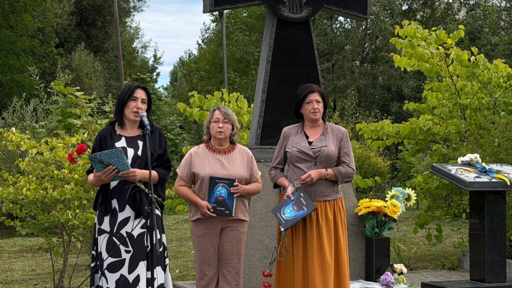 Слова, закарбовані у камені: у Малині освятили пам’ятний знак Володимиру Петренку....