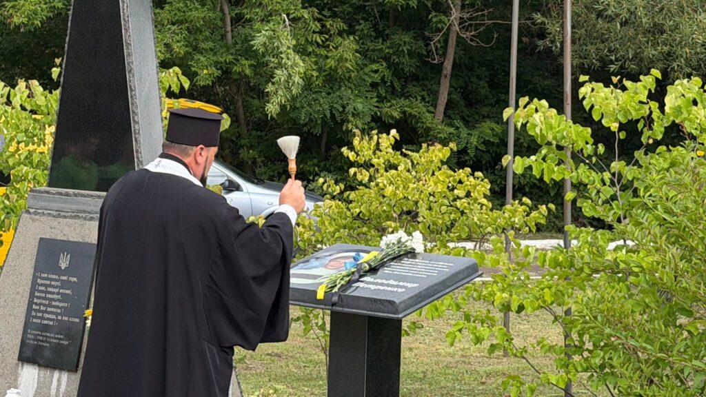 Слова, закарбовані у камені: у Малині освятили пам’ятний знак Володимиру Петренку....