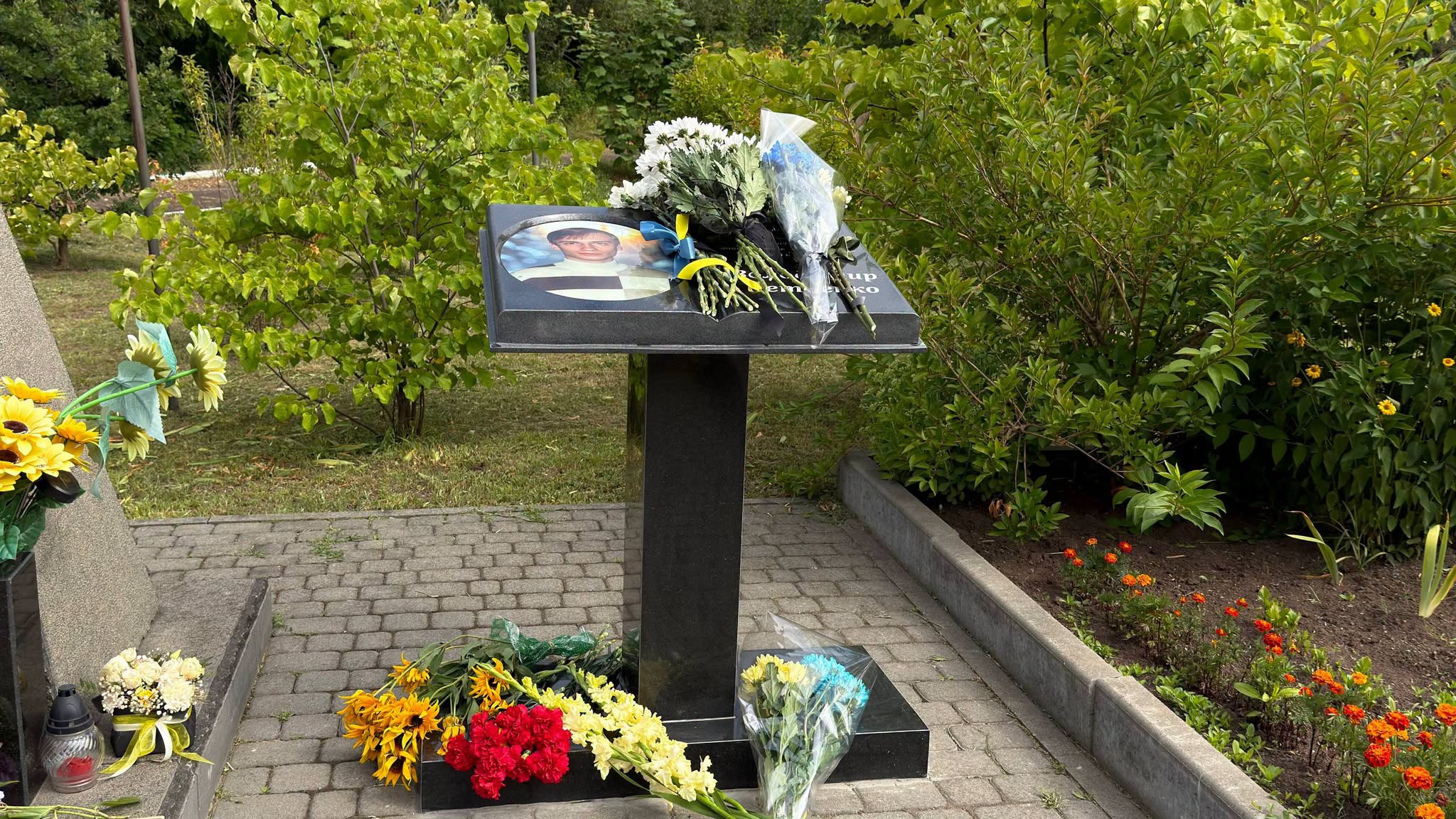 Слова, закарбовані у камені: у Малині освятили пам’ятний знак Володимиру Петренку....