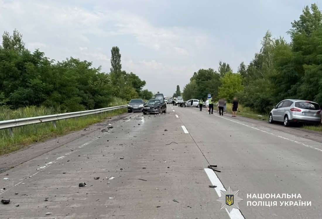 На Варшавці поблизу Коростеня зіткнулися три авто: семеро травмованих, серед них...