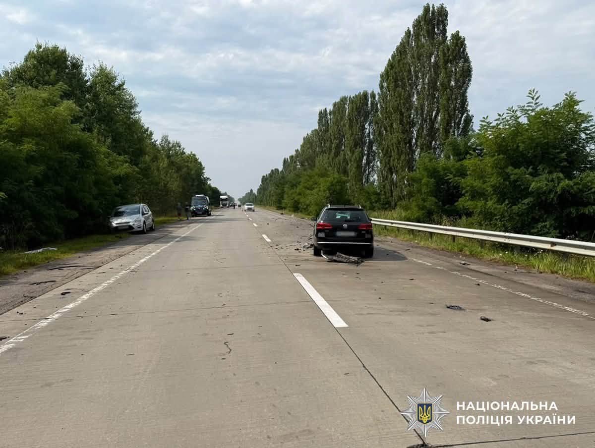 На Варшавці поблизу Коростеня зіткнулися три авто: семеро травмованих, серед них...