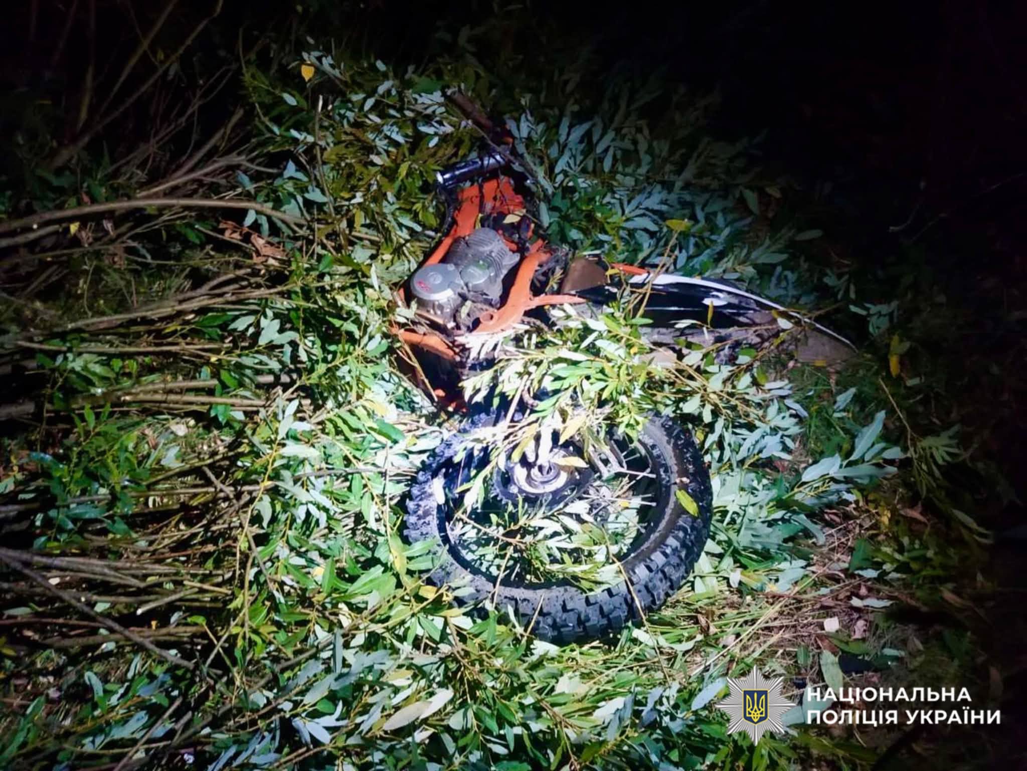 На «Варшавці» поблизу Коростеня зіткнулися авто і мотоцикл: двоє загиблих