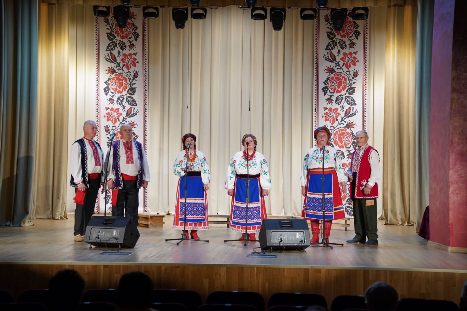 Пісні, поліська кухня й вишиті картини: у Малині виступив хор «Ветеран»