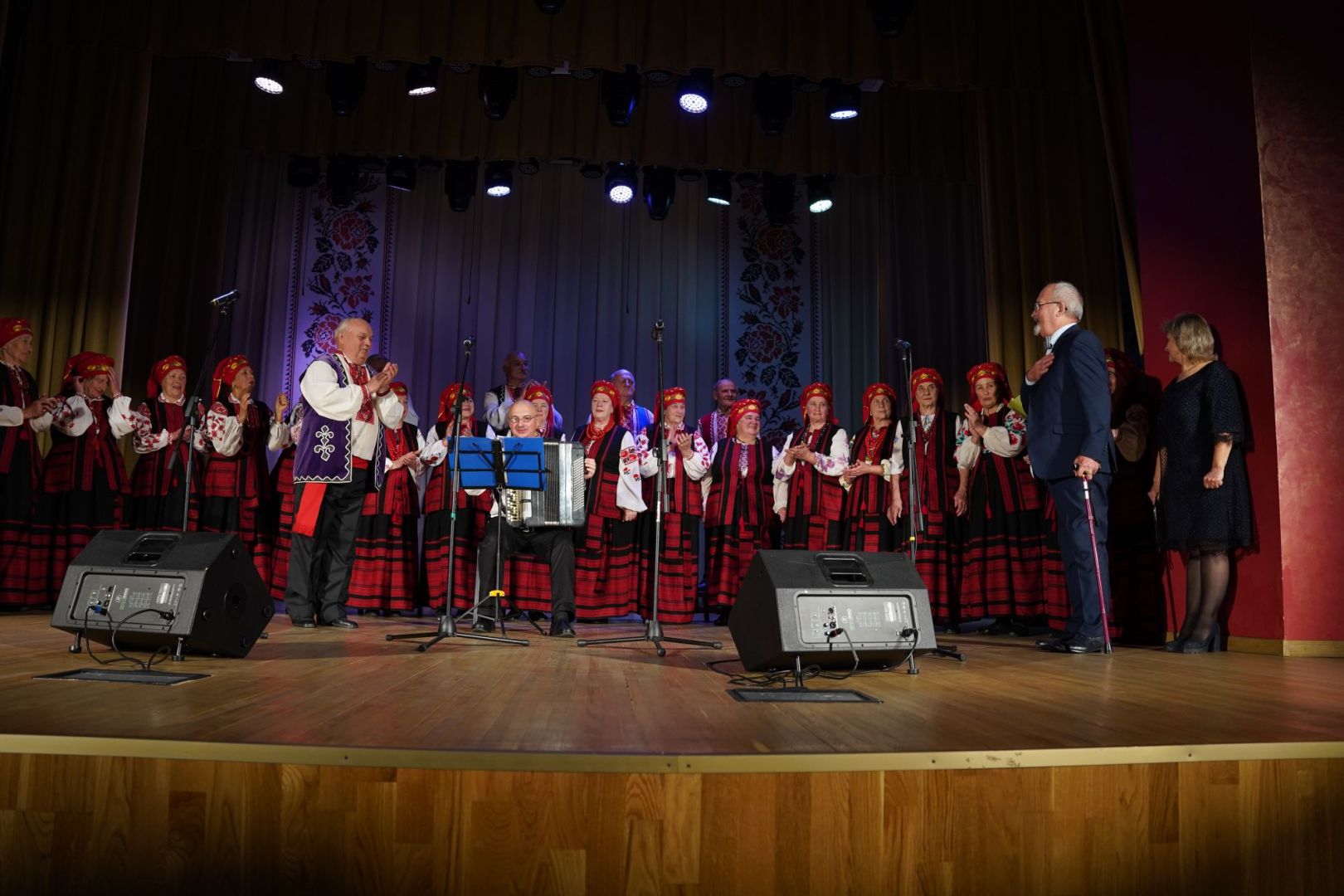 Пісні, поліська кухня й вишиті картини: у Малині виступив хор «Ветеран»