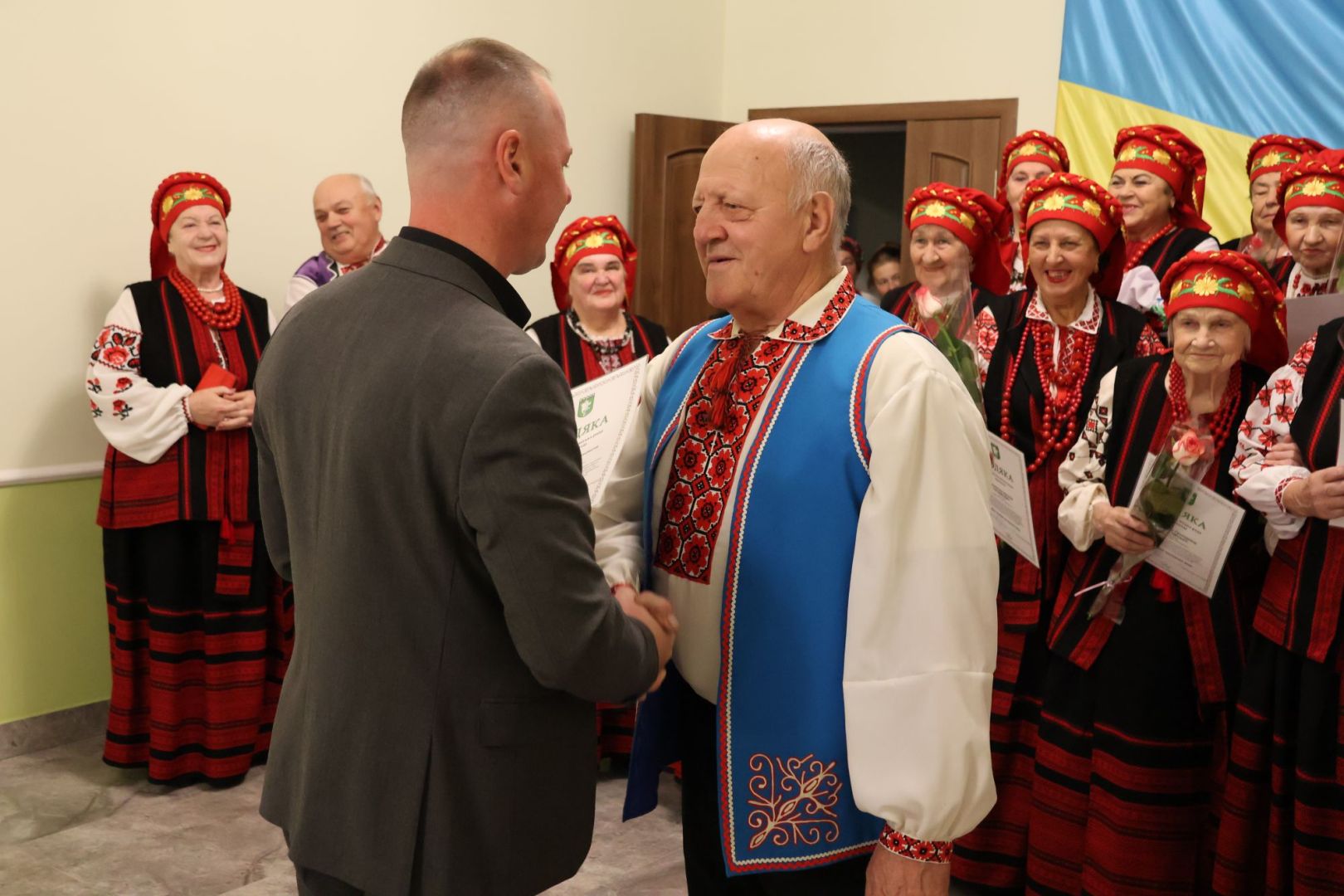 Пісні, поліська кухня й вишиті картини: у Малині виступив хор «Ветеран»