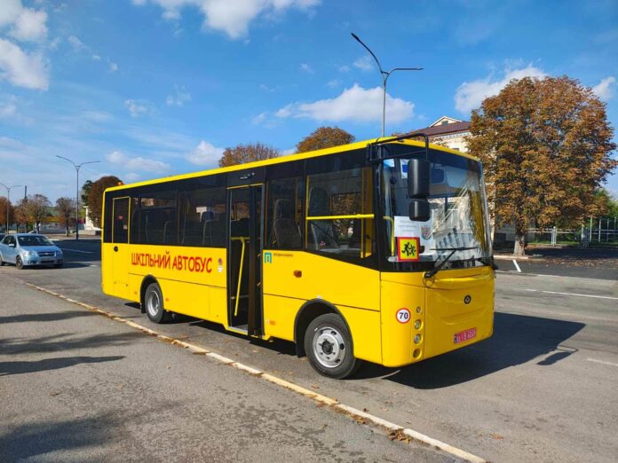 Малинська громада отримала два нові шкільні автобуси